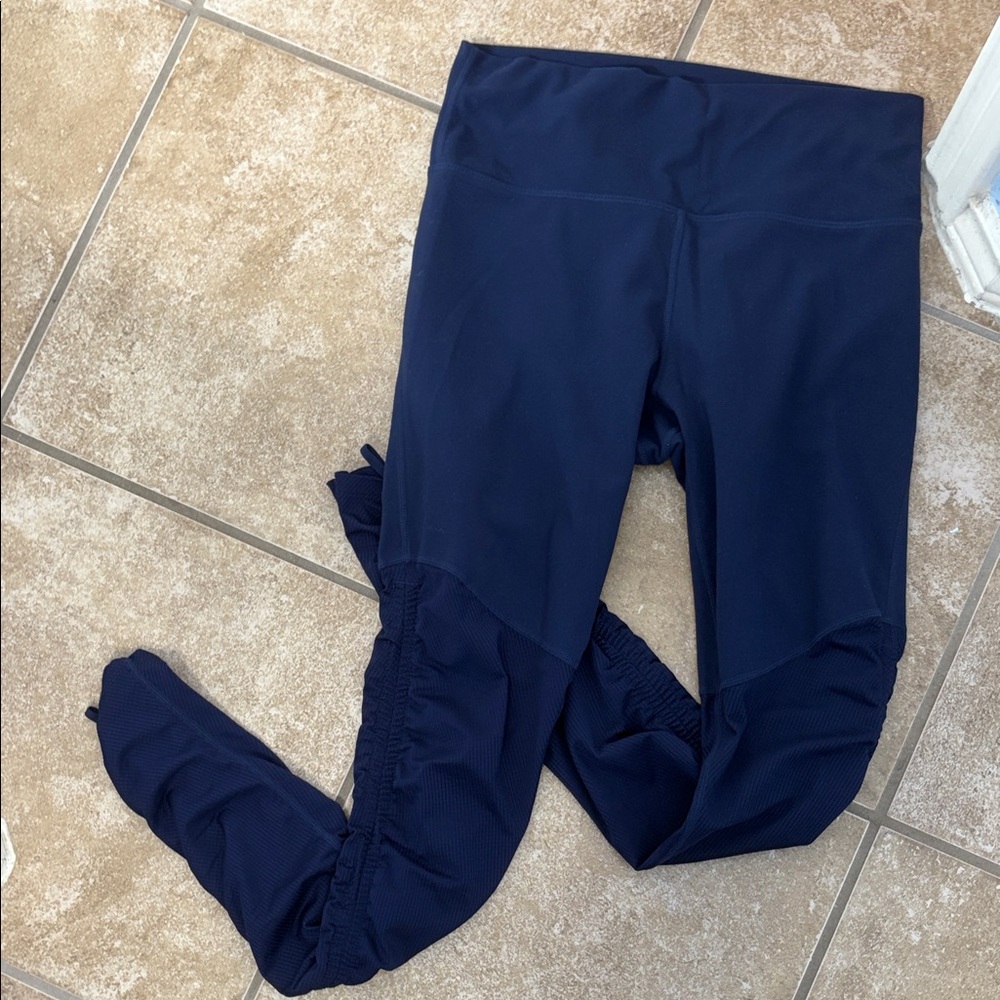 Fabletics Women's Navy Leggings with Ruffle Detail Size Medium